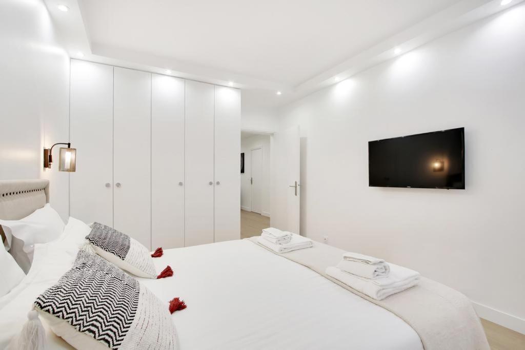 Trocadero/ Eiffel Tower - 3 Bedrooms- All New! París Exterior foto
